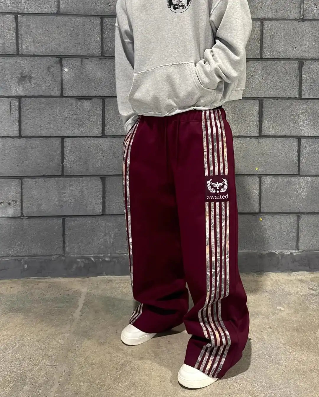 New retro men jogging pants embroidered embroidered sweatpants ins gothic hip-hop streetwear casual loose sagging pants