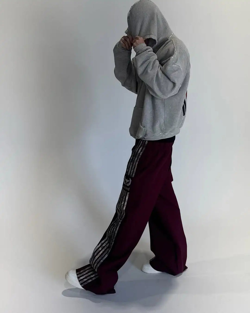 New retro men jogging pants embroidered embroidered sweatpants ins gothic hip-hop streetwear casual loose sagging pants